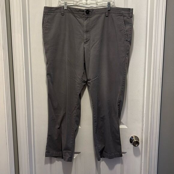 Dockers classic fit 44x32 - Picture 1 of 10